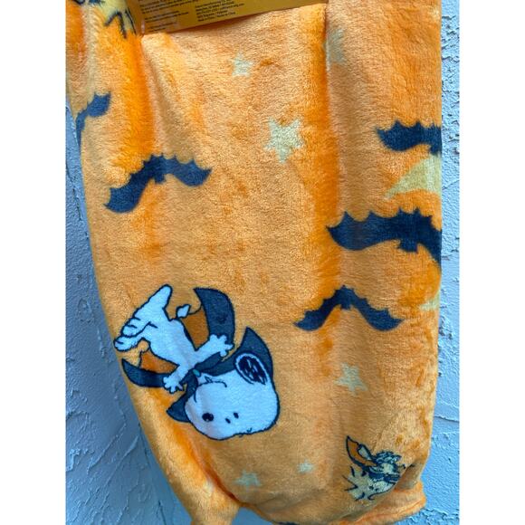 Peanuts Snoopy Halloween Throw Blanket 50x70 in - Picture 3 of 6